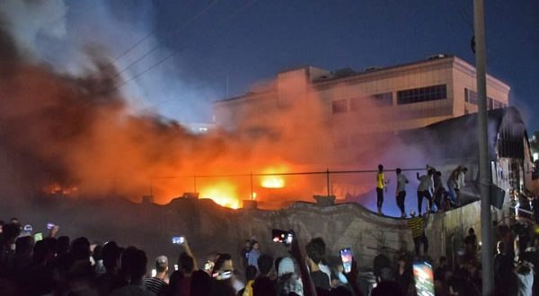الأوقاف: حريق الحسين بعيدا عن المسجد والنشطاء يعلقون "طفوها خلاص"