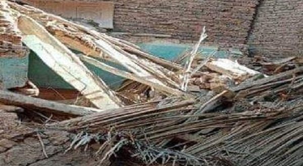 انهيار عقار بكفر طهرمس