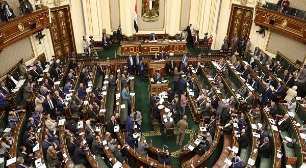 اجازة منح التزامات المرافق العامة للمستثمرين المصريين والأجانب بشرط