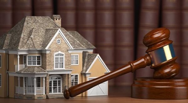 قرار التمكين هو قرار يصدر بأن يكون للزوجة بيتا مستقلًا بالصغار، وأن يحق للحاضنة أن تحصل على قرار التمكين إذا كانت رزقت منه بأطفال، وحينها تتوجه الزوجة