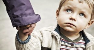 زوج يتعدي على طليقته ويختطف ابنه