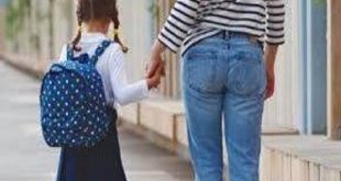تعرف على من يتحمل نفقة الملبس ومصروفات الطفل حال تعثر الأب