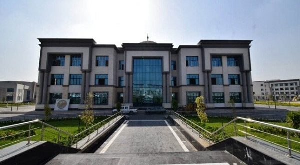 حدد قانون تنظيم الجامعات الخاصة والأهلية موارد الجامعات الأهلية وآليات دعمها، مؤكدًا أن هذه الموارد تشمل المساهمات المالية والأصول
