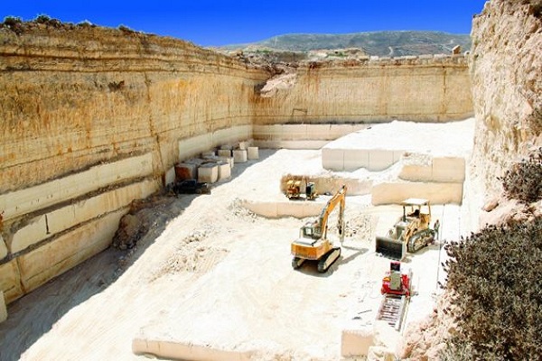 رادع قانوني... الحبس والمليون جنيه عقوبة "محاجر الأراضي الزراعية"