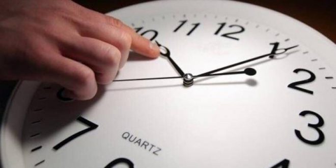 أخر ساعتك الخميس القادم لتغيير التوقيت الصيفي