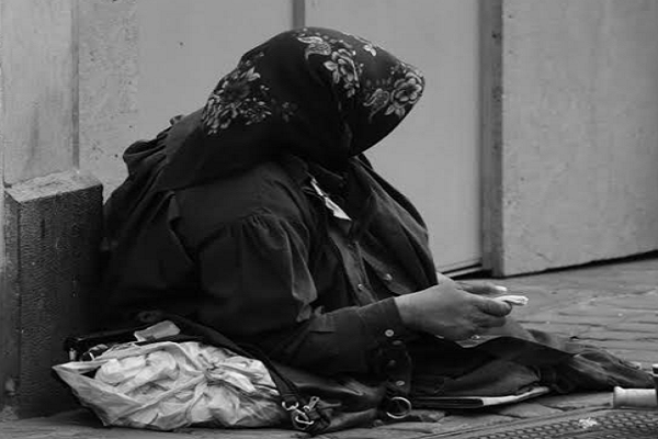 التسول في الطريق العام.. عقوبات تصل للحبس سنة
